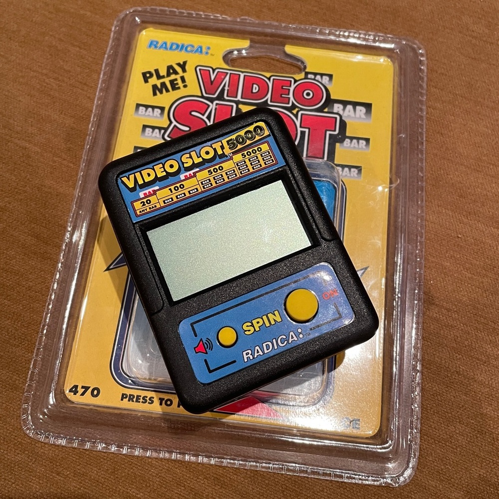 Handheld Video Slot Game / Radica Made in Hong Kong